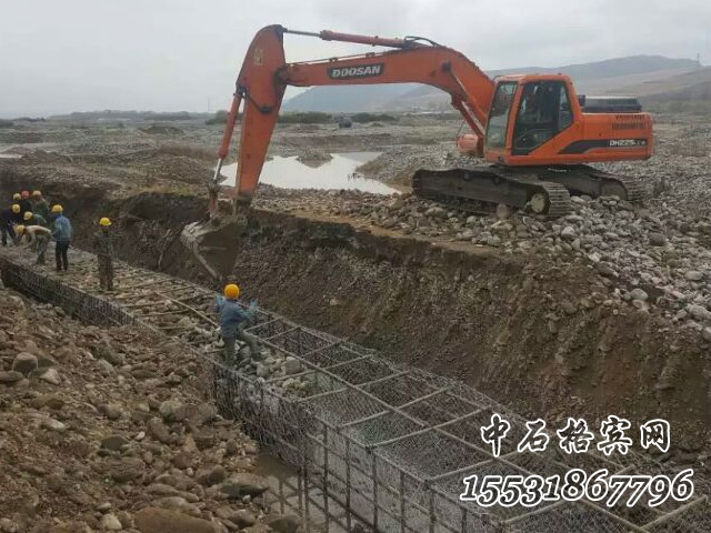 賓格網(wǎng)填石.jpg 賓格網(wǎng)填石.jpg